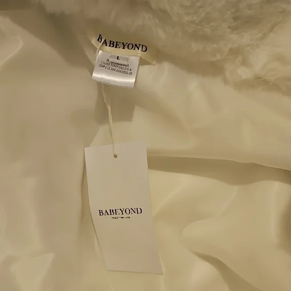 White Faux Fur 1920s Wrap Shawl - Picture 4 of 5